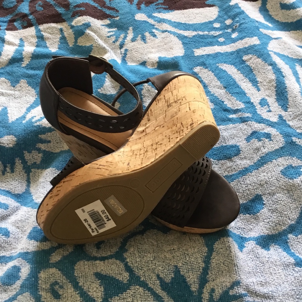 NIB Bamboo 4” Stylish Brown Wedge Sandals